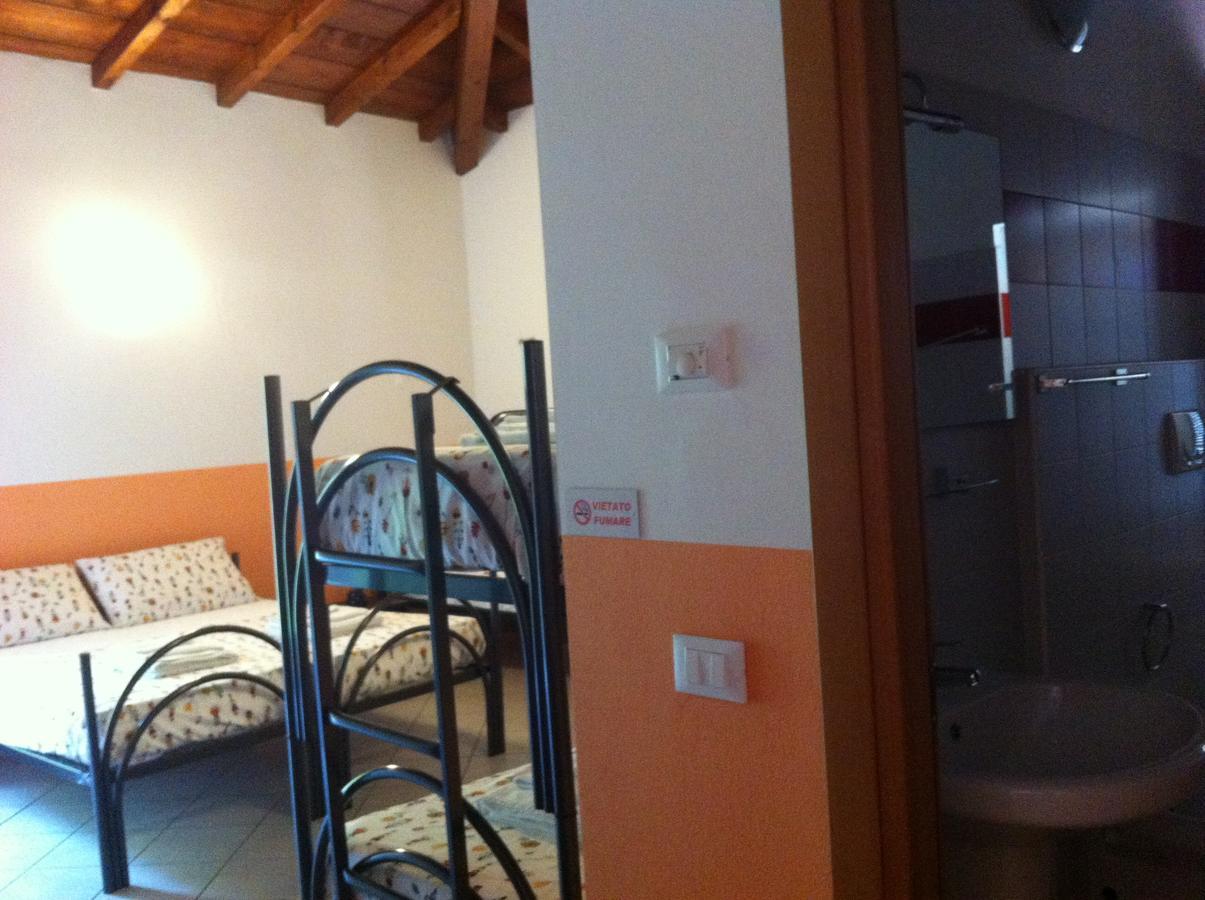 Oggiono Ostello Residenza Molinatto מראה חיצוני תמונה